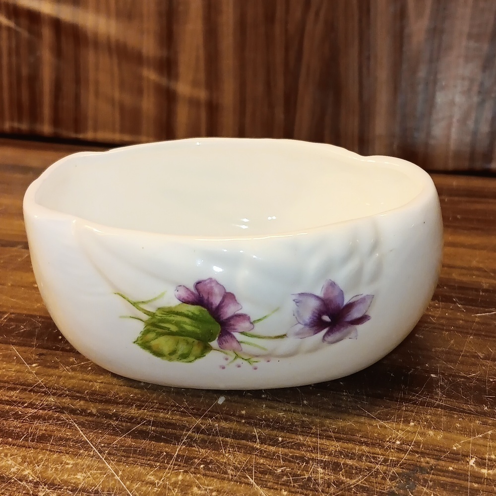 Vintage 1987 Lefton bone china 06236 trinket dish